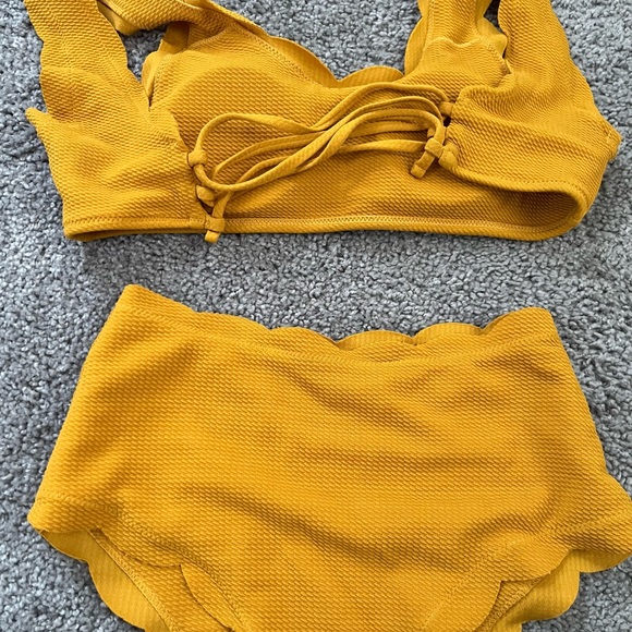 Bikini - Picture 2 of 2